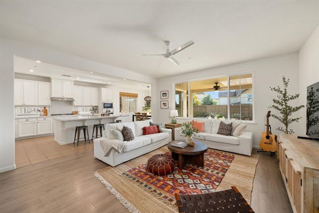 800 Lazy Creek Dr, Rocklin, CA 95765