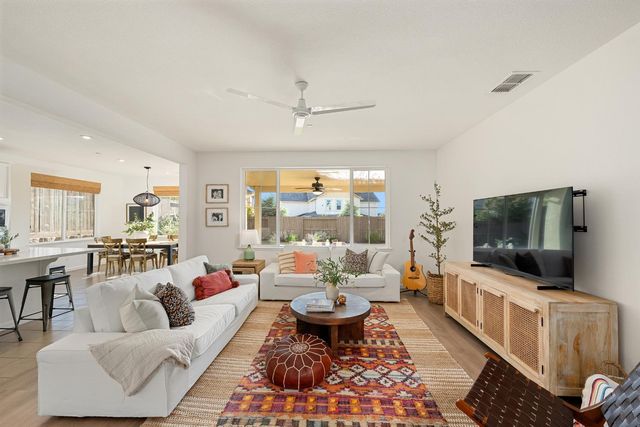 800 Lazy Creek Dr, Rocklin, CA 95765