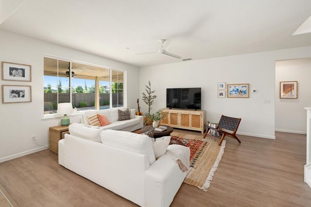800 Lazy Creek Dr, Rocklin, CA 95765