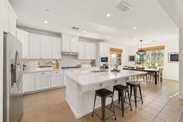 800 Lazy Creek Dr, Rocklin, CA 95765