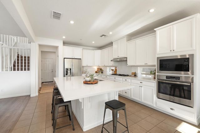 800 Lazy Creek Dr, Rocklin, CA 95765