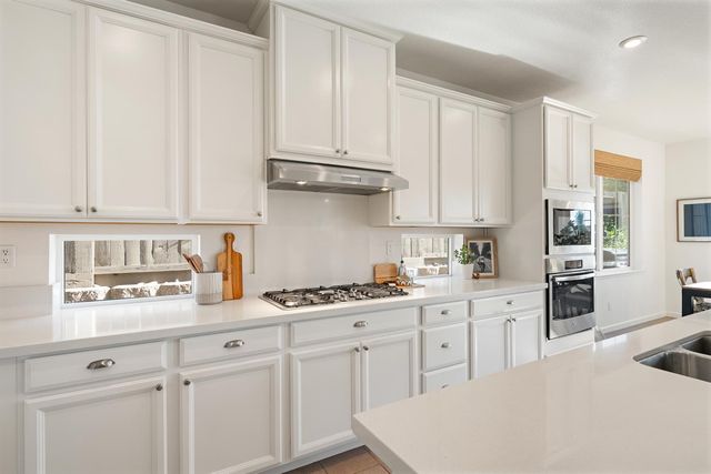 800 Lazy Creek Dr, Rocklin, CA 95765
