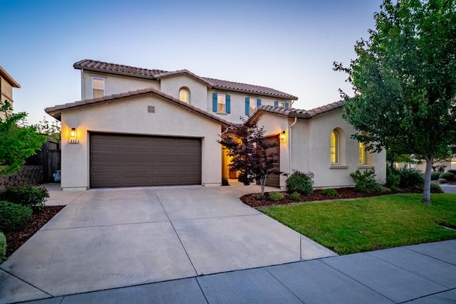 800 Lazy Creek Dr, Rocklin, CA 95765