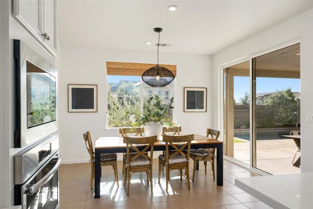 800 Lazy Creek Dr, Rocklin, CA 95765