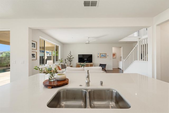 800 Lazy Creek Dr, Rocklin, CA 95765