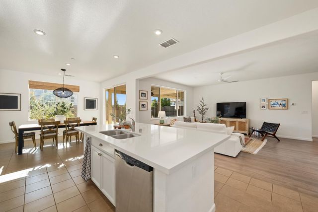800 Lazy Creek Dr, Rocklin, CA 95765