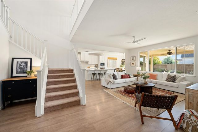 800 Lazy Creek Dr, Rocklin, CA 95765