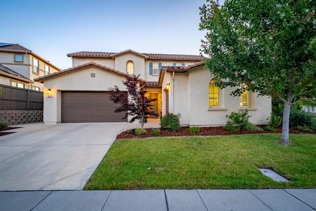 800 Lazy Creek Dr, Rocklin, CA 95765