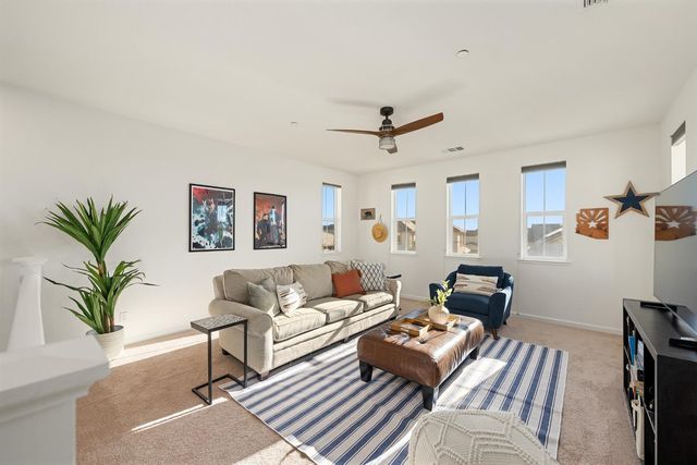 800 Lazy Creek Dr, Rocklin, CA 95765