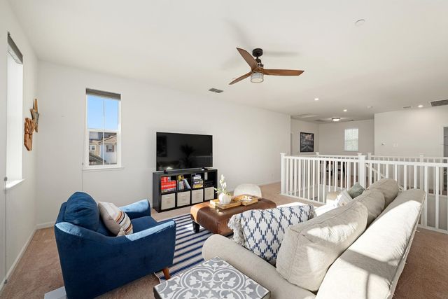 800 Lazy Creek Dr, Rocklin, CA 95765
