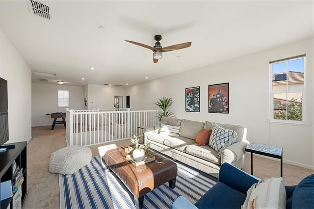 800 Lazy Creek Dr, Rocklin, CA 95765