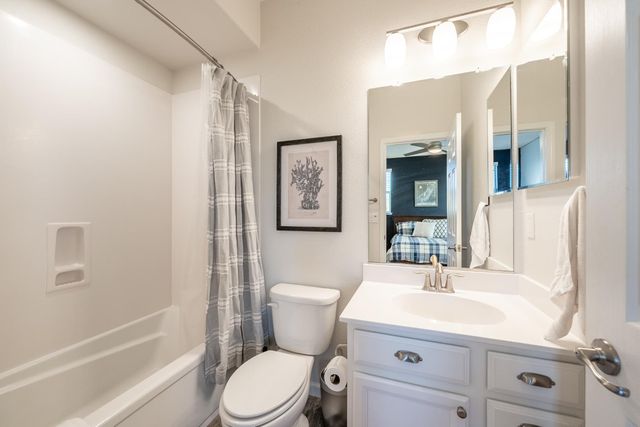 800 Lazy Creek Dr, Rocklin, CA 95765