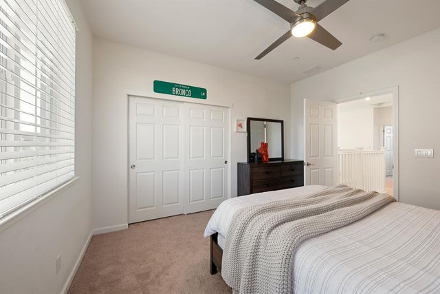 800 Lazy Creek Dr, Rocklin, CA 95765