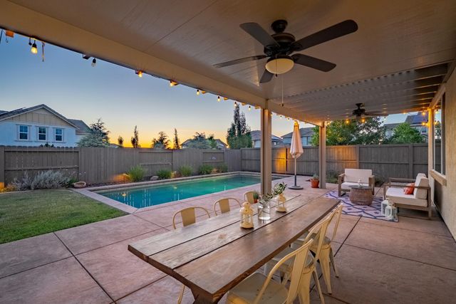 800 Lazy Creek Dr, Rocklin, CA 95765