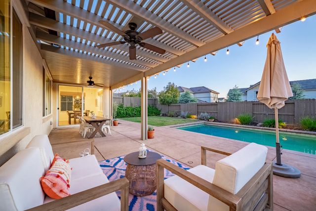 800 Lazy Creek Dr, Rocklin, CA 95765