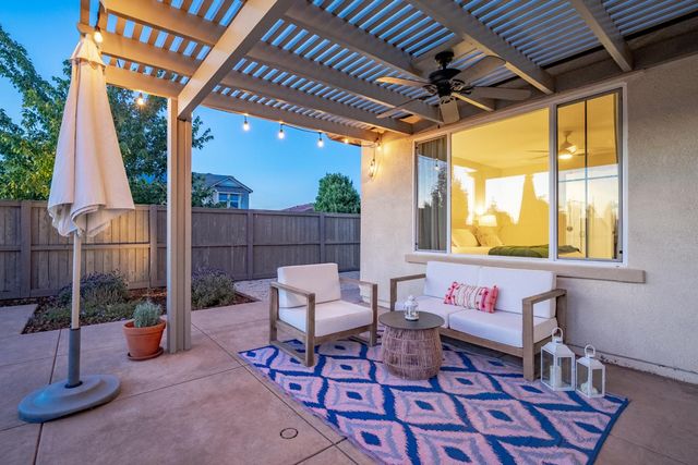 800 Lazy Creek Dr, Rocklin, CA 95765