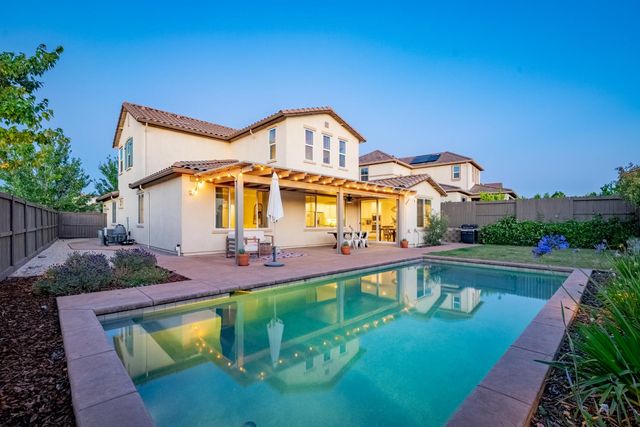 800 Lazy Creek Dr, Rocklin, CA 95765