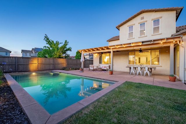 800 Lazy Creek Dr, Rocklin, CA 95765