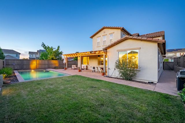 800 Lazy Creek Dr, Rocklin, CA 95765