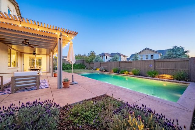 800 Lazy Creek Dr, Rocklin, CA 95765