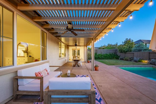 800 Lazy Creek Dr, Rocklin, CA 95765