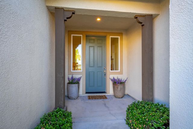 800 Lazy Creek Dr, Rocklin, CA 95765