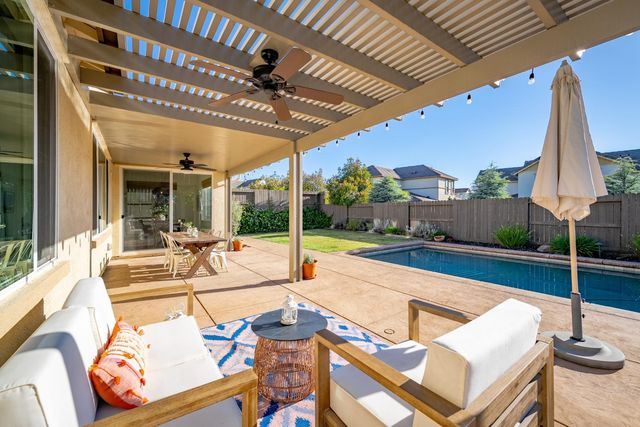 800 Lazy Creek Dr, Rocklin, CA 95765