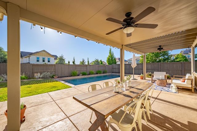 800 Lazy Creek Dr, Rocklin, CA 95765
