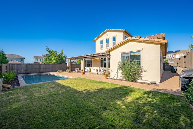 800 Lazy Creek Dr, Rocklin, CA 95765