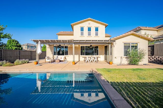 800 Lazy Creek Dr, Rocklin, CA 95765