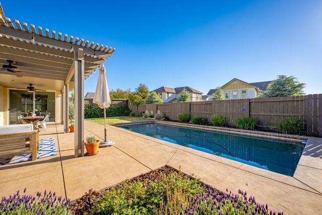 800 Lazy Creek Dr, Rocklin, CA 95765