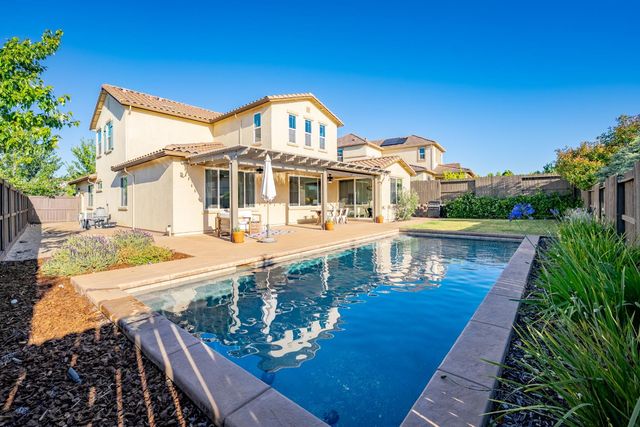 800 Lazy Creek Dr, Rocklin, CA 95765