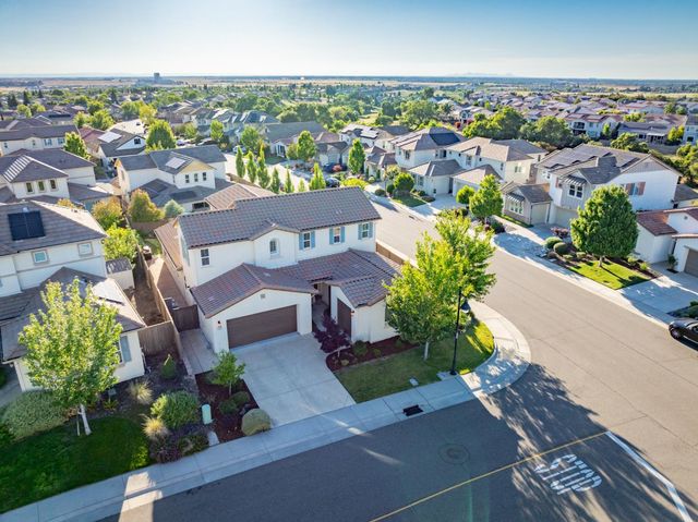 800 Lazy Creek Dr, Rocklin, CA 95765