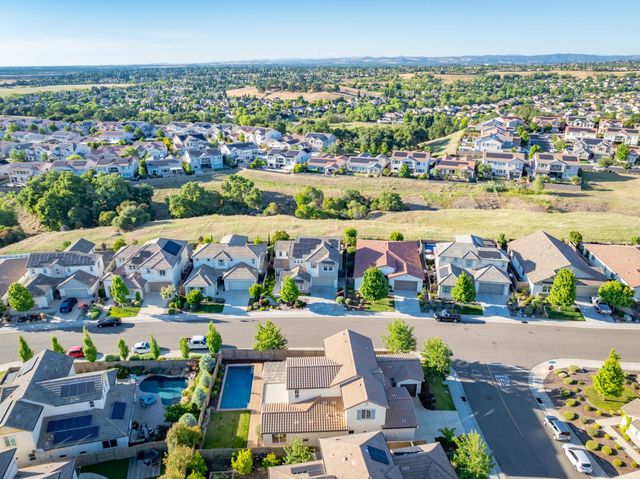 800 Lazy Creek Dr, Rocklin, CA 95765