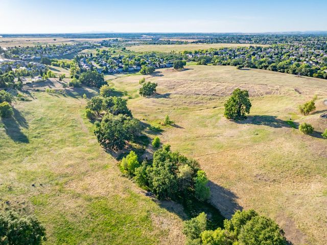 800 Lazy Creek Dr, Rocklin, CA 95765