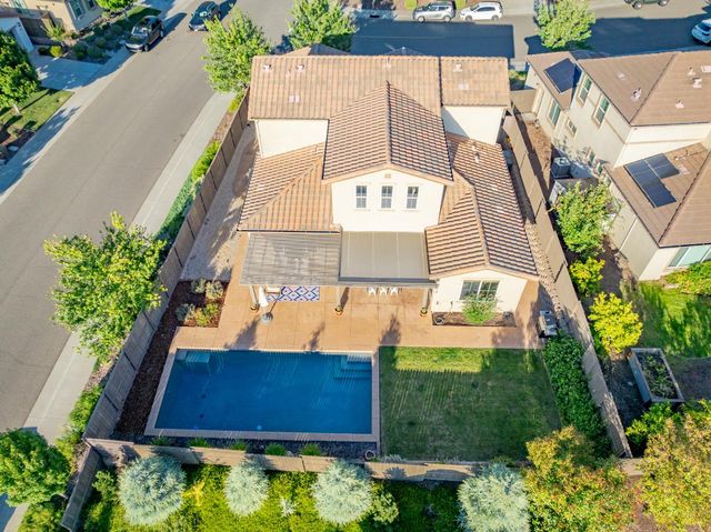 800 Lazy Creek Dr, Rocklin, CA 95765