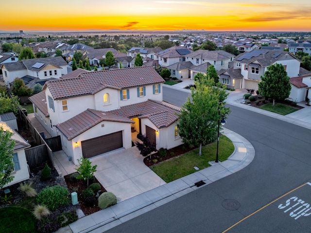 800 Lazy Creek Dr, Rocklin, CA 95765