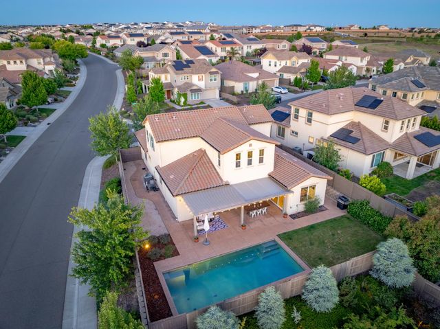 800 Lazy Creek Dr, Rocklin, CA 95765