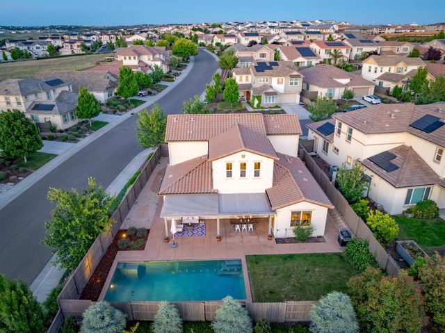800 Lazy Creek Dr, Rocklin, CA 95765