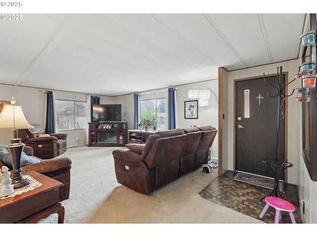 21100 Ne SANDY Blvd 52, Fairview, OR 97024