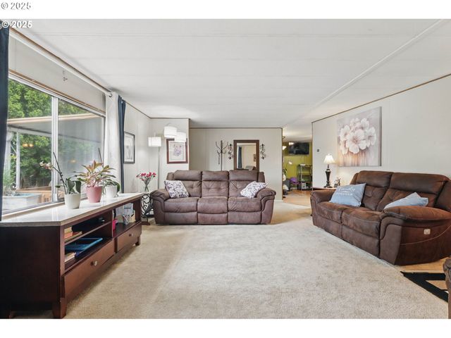 21100 Ne SANDY Blvd 52, Fairview, OR 97024