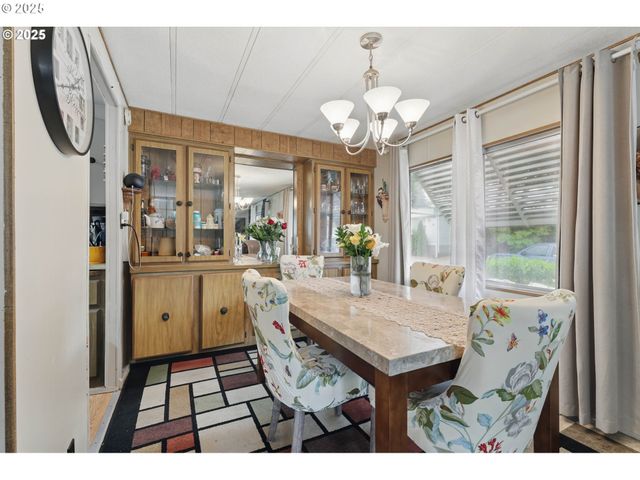 21100 Ne SANDY Blvd 52, Fairview, OR 97024