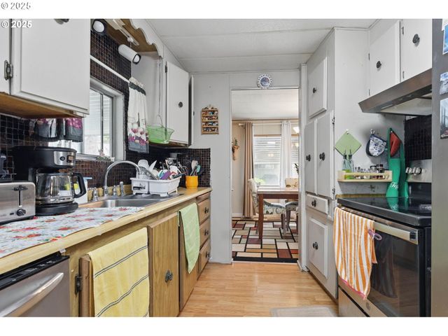 21100 Ne SANDY Blvd 52, Fairview, OR 97024