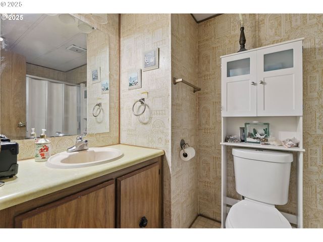 21100 Ne SANDY Blvd 52, Fairview, OR 97024