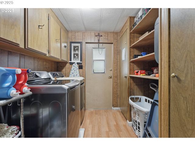 21100 Ne SANDY Blvd 52, Fairview, OR 97024