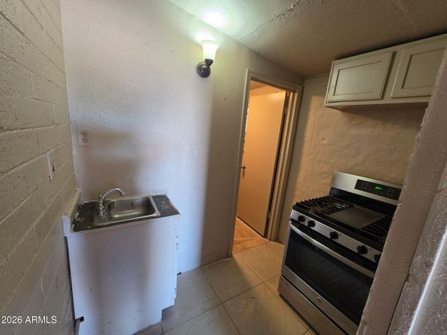 2201 W Coolidge Street B, Phoenix, AZ 85015