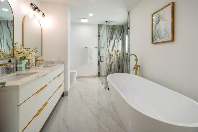 20 N Hibiscus Court, Plantation, FL 33317