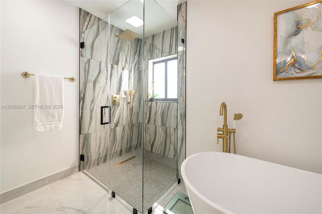 20 N Hibiscus Court, Plantation, FL 33317