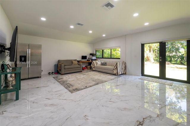 20 N Hibiscus Court, Plantation, FL 33317