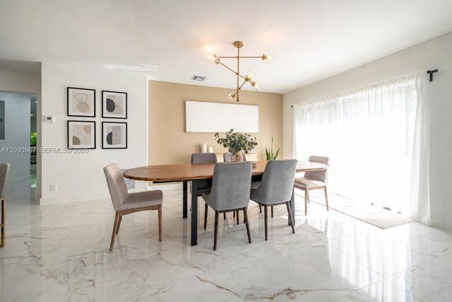 20 N Hibiscus Court, Plantation, FL 33317